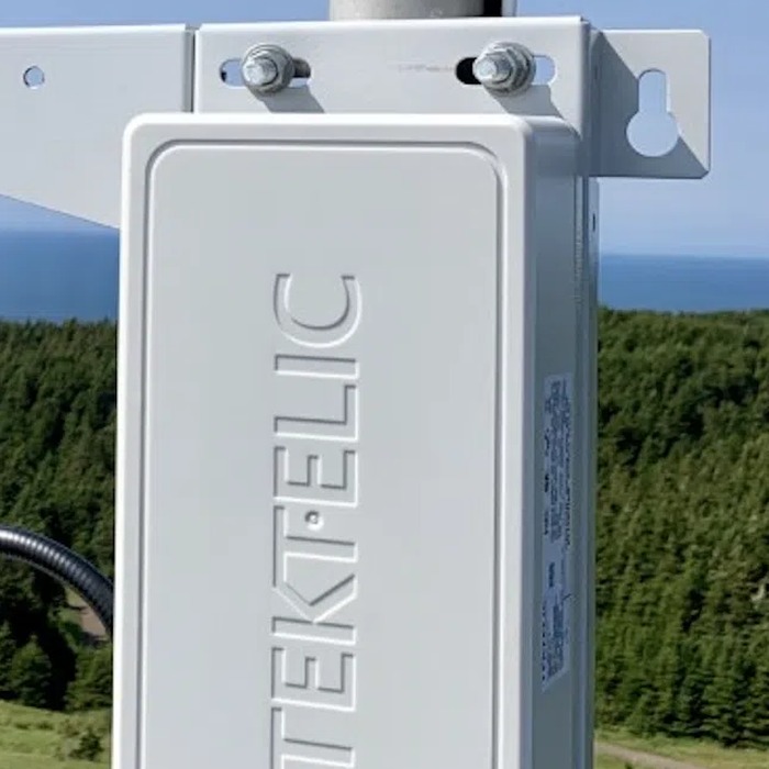 A pole-mounted outdoor gateway in a sealed enclosure on its mounting
bracket